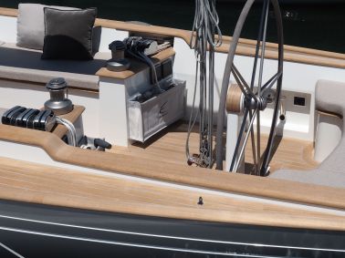 essence 33 exterior 6b